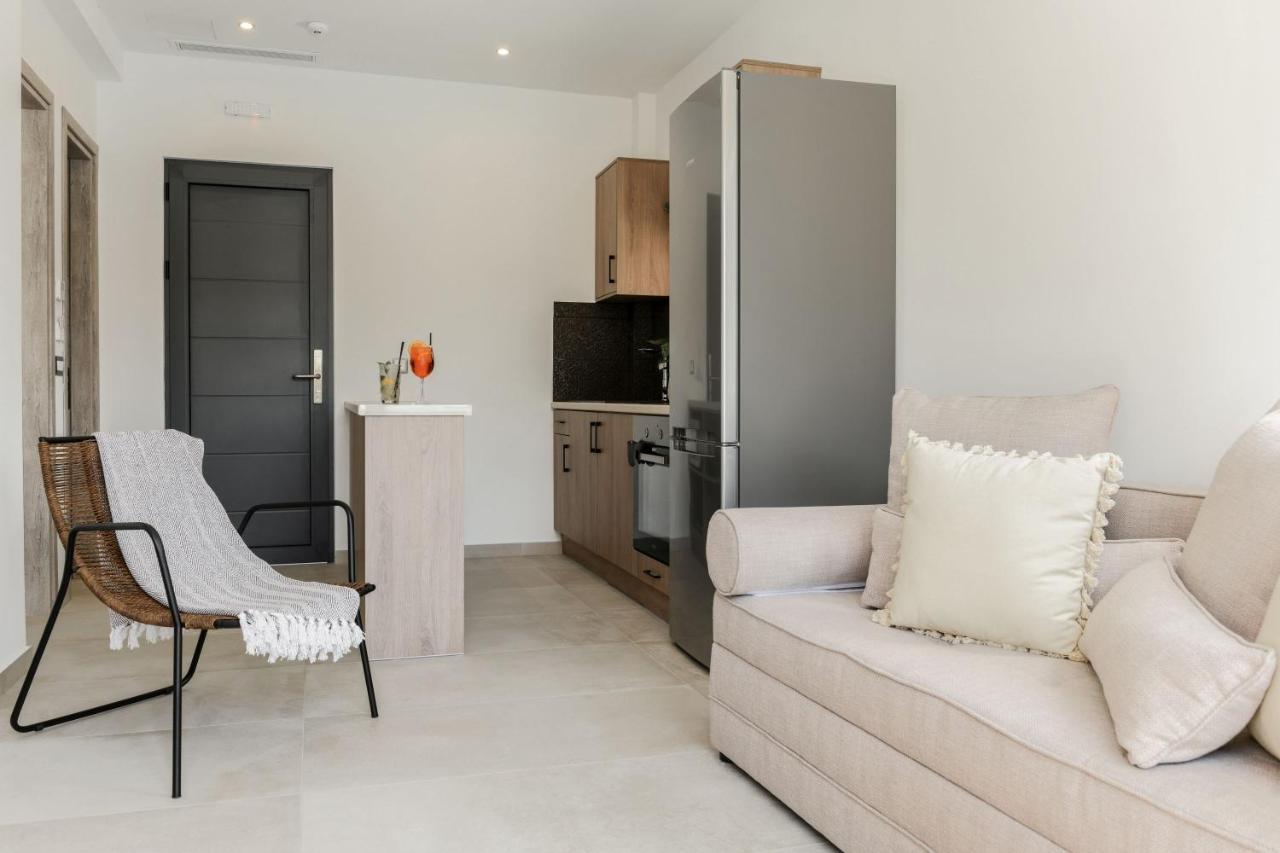 Lagoon Luxury Suites Vasilikos  Ngoại thất bức ảnh